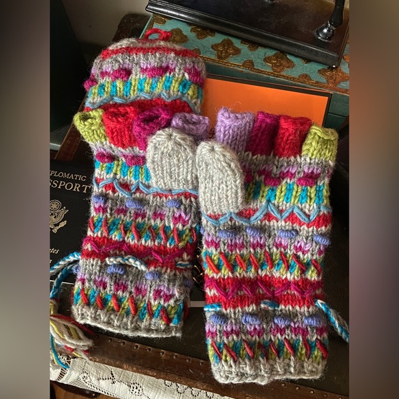 Sweetest LUCY IBURG colorful Wool handcrafted in Peru Hat Mitten SET Accessory - Picture 7 of 12